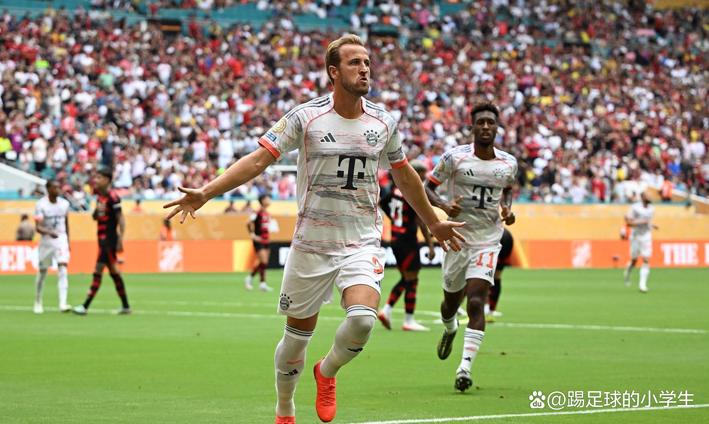 Leyu app-凯恩迎来十五赛季出色发挥，巴塞罗那观众热烈欢呼！比赛高潮迭起的简单介绍-Leyu app